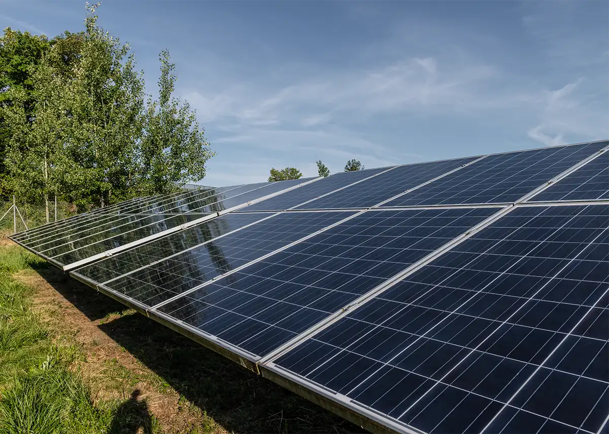PV-Anlage-nach-der-reinigung Vergleich von Solarmodulen nach der Reinigung: saubere Module, die nach der Reinigung mehr Sonnenenergie absorbieren können