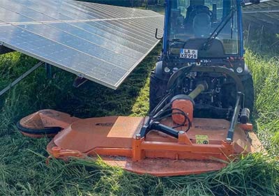 Mäh- und Mulcharbeiten bei Freiflächen Photovoltaikanlagen und Solarparks
