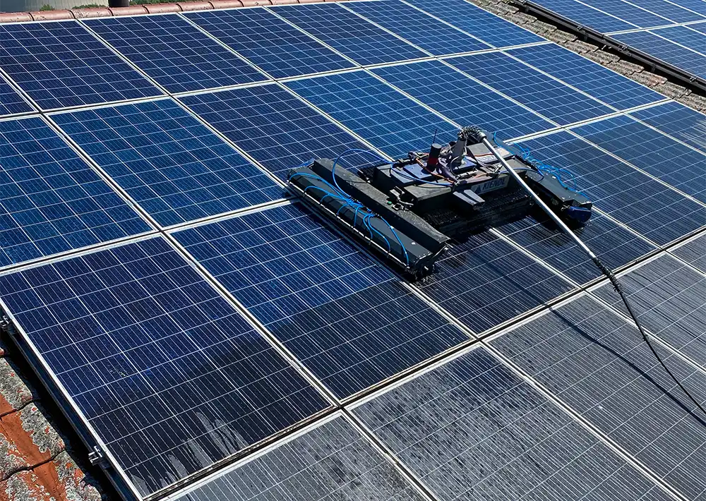 pv-anlage-reinigen-kelheim-bayern Reinigung von Solarmodulen für mehr Stromproduktion