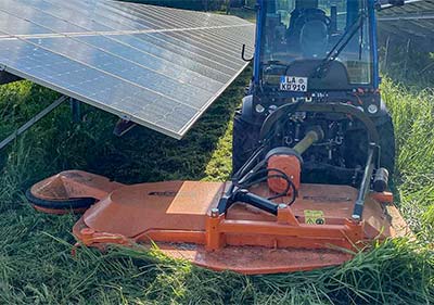 Mäh- und Mulcharbeiten bei Freiflächen Photovoltaikanlagen und Solarparks
