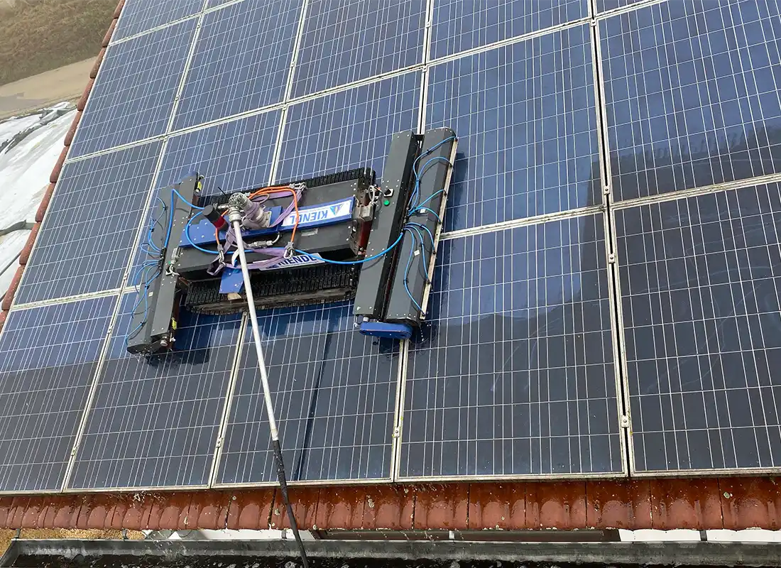 Professionelle Photovoltaik Reinigung für maximale Energieerträge