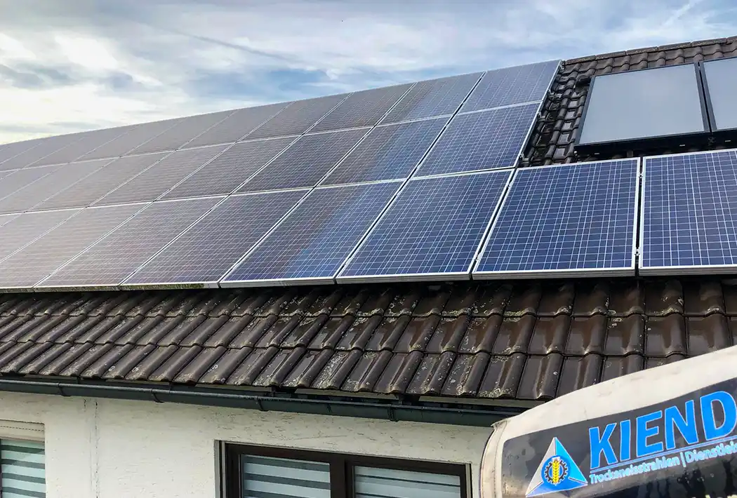 Professionelle Photovoltaik Reinigung für maximale Energieerträge