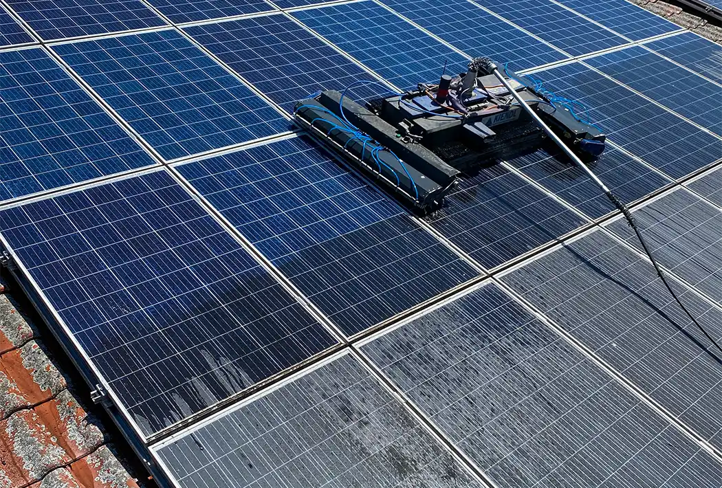 Reinigung von Photovoltaikmodulen für mehr Stromproduktion