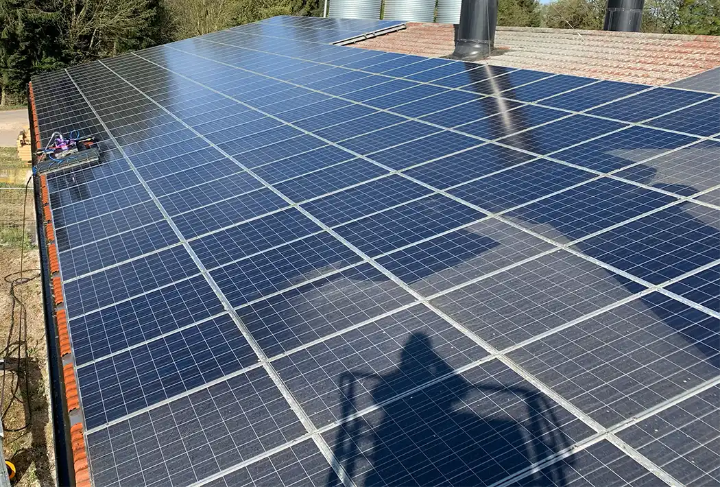 PV Reinigung einer Solaranlage in Moosburg durch Kiendl Dienstleistungen